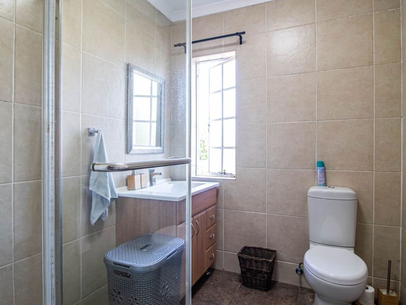 Spacious and Neat 126m2 Three-Bedroom Duplex with Private Garden - Photo 9