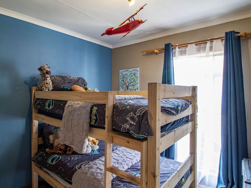 Spacious and Neat 126m2 Three-Bedroom Duplex with Private Garden - Photo 8