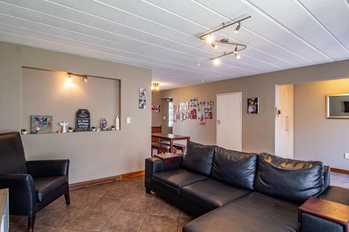 Spacious and Neat 126m2 Three-Bedroom Duplex with Private Garden - Photo 3