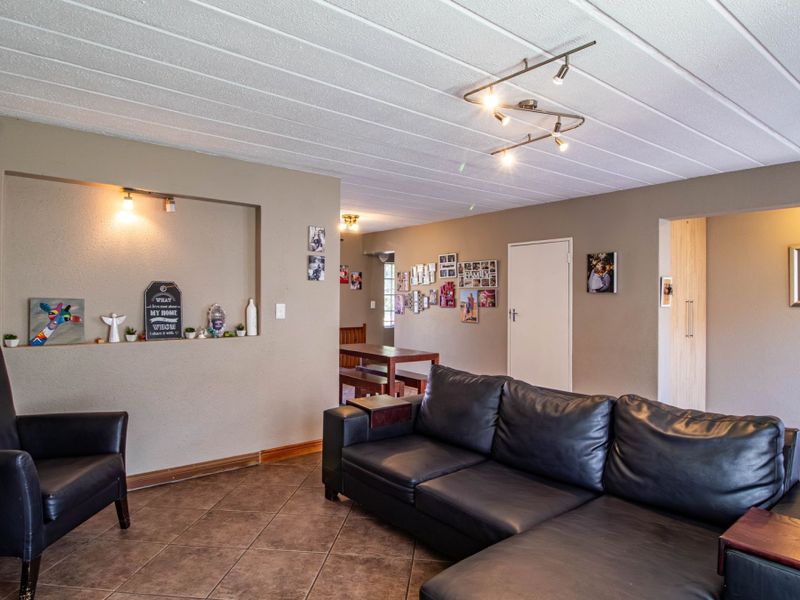 Spacious and Neat 126m2 Three-Bedroom Duplex with Private Garden - Photo 3