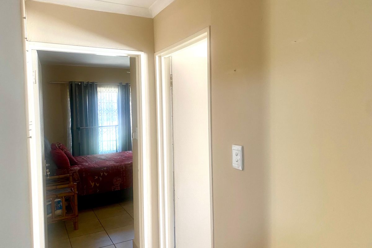 Elegant 3-Bedroom Home in Exclusive Secure Complex – Rustenburg - Photo 5