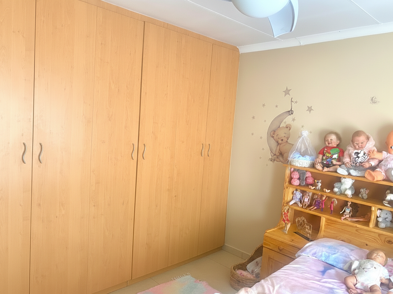 Elegant 3-Bedroom Home in Exclusive Secure Complex – Rustenburg - Photo 6