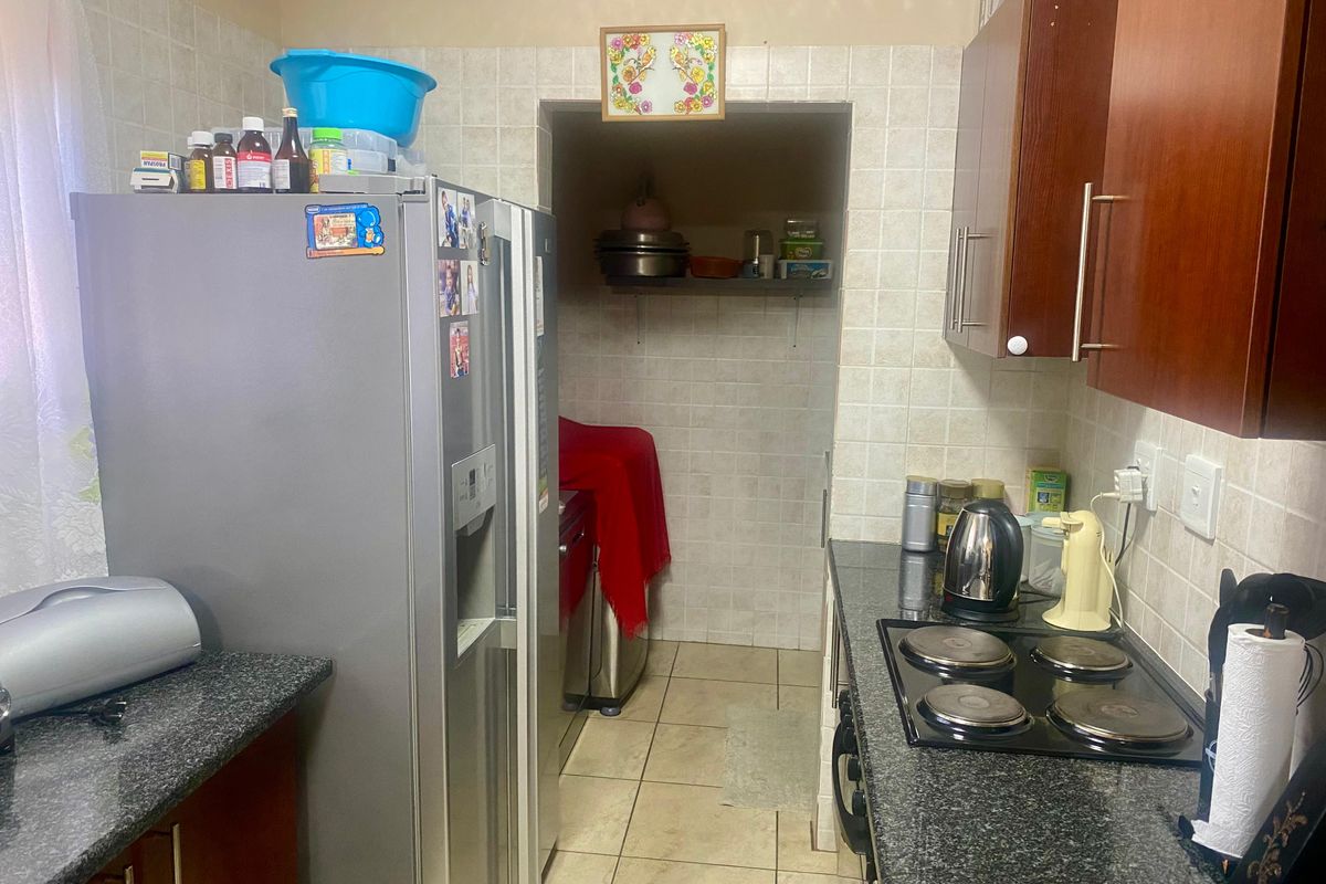 Elegant 3-Bedroom Home in Exclusive Secure Complex – Rustenburg - Photo 3