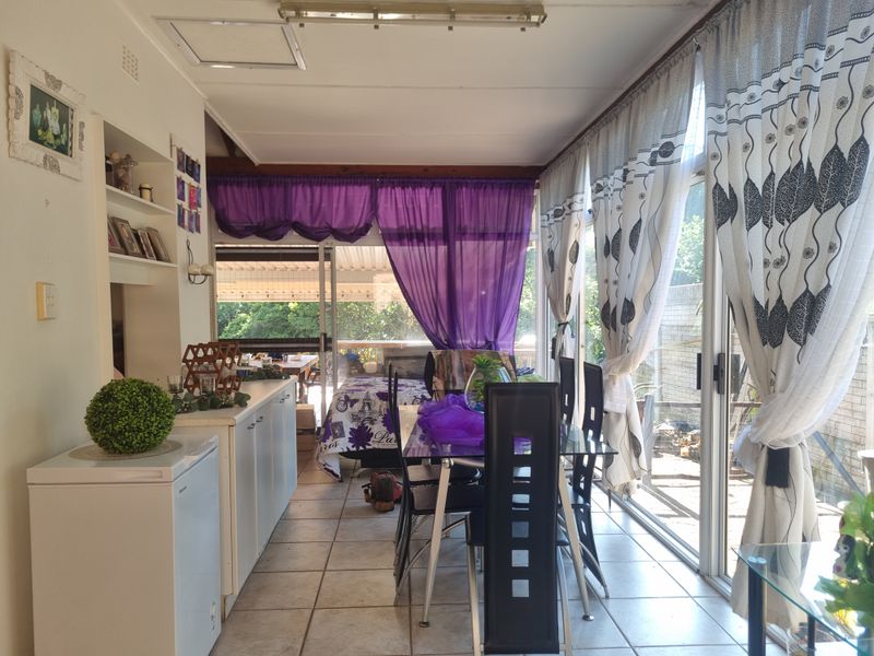 Spacious Family Home with Loft - Photo 4