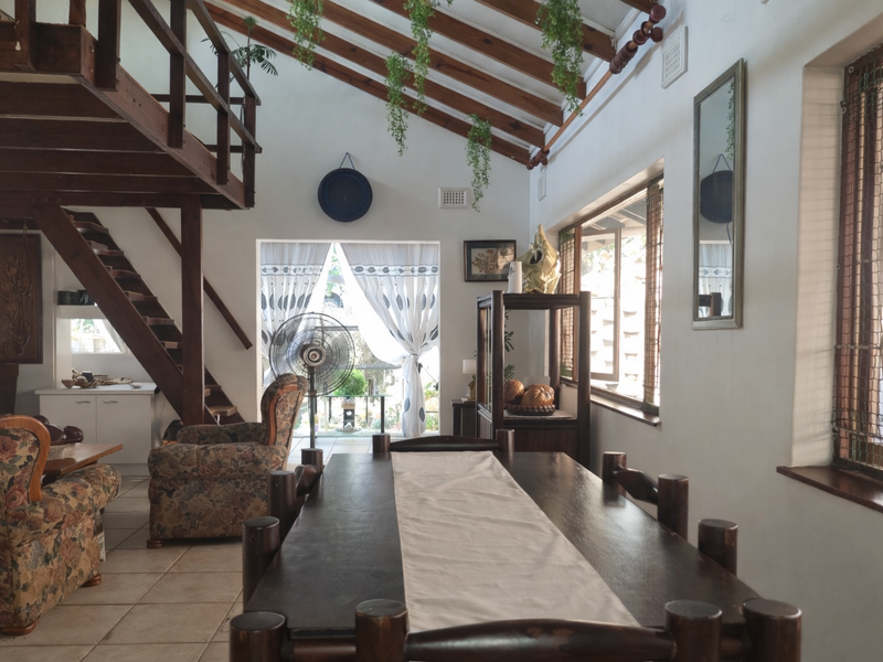 Spacious Family Home with Loft - Photo 2