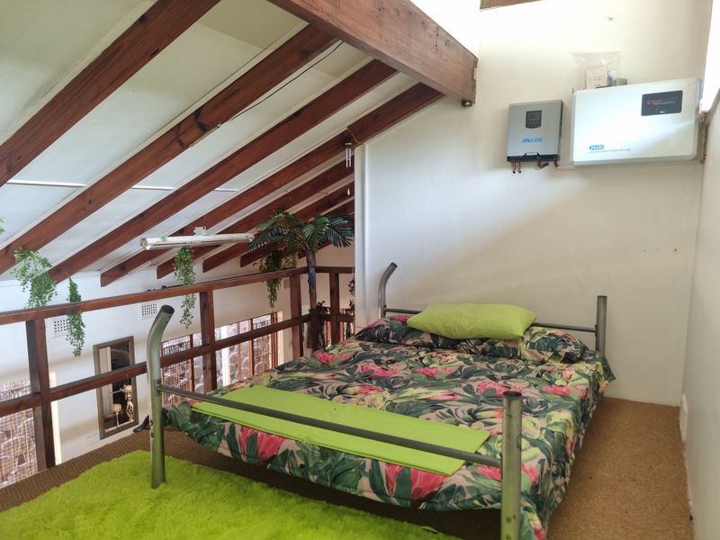 Spacious Family Home with Loft - Photo 10