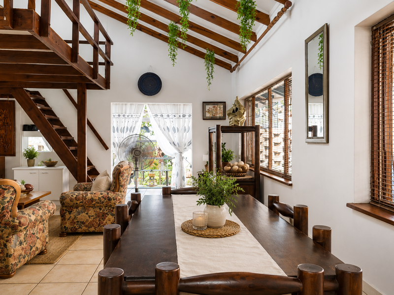 Spacious Family Home with Loft - Photo 4