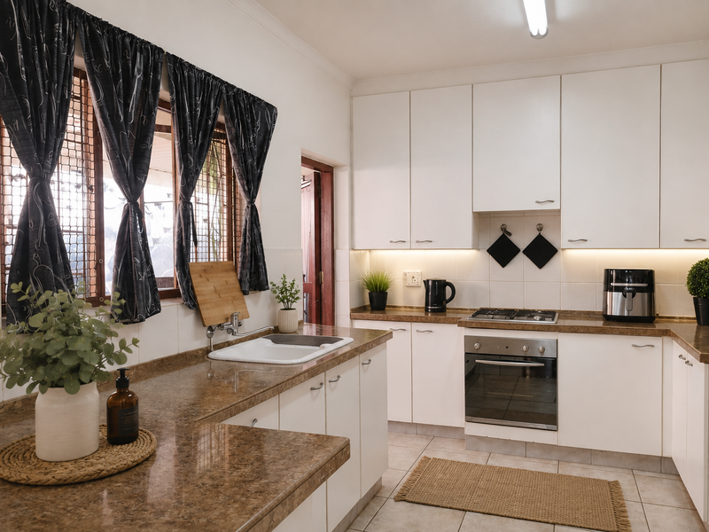 Spacious Family Home with Loft - Photo 3
