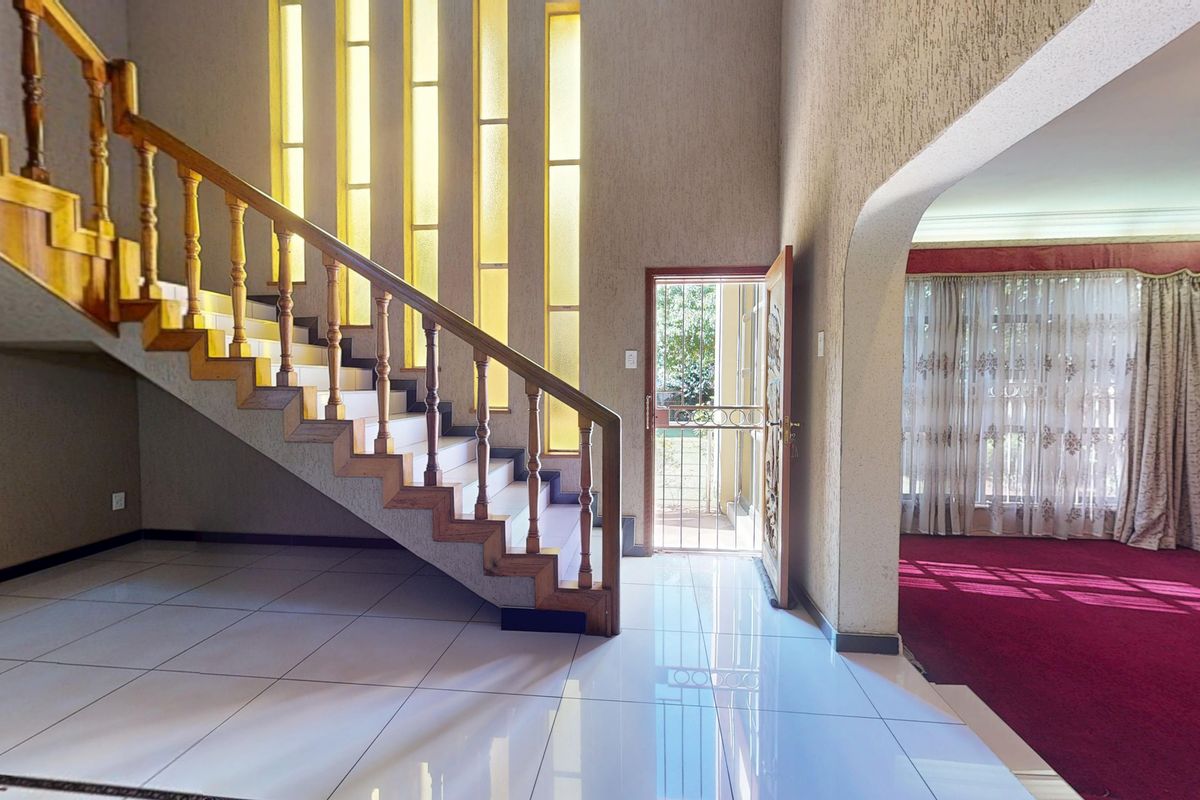 Lifestyle mansion for the large family - Photo 2