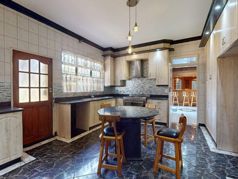 Lifestyle mansion for the large family - Photo 9