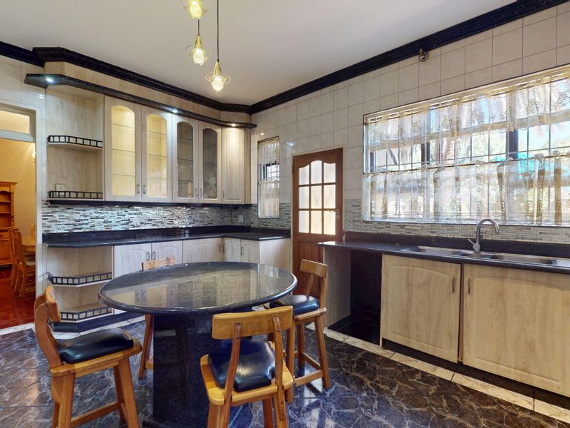 Lifestyle mansion for the large family - Photo 8