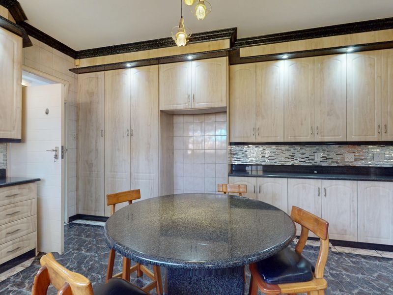 Lifestyle mansion for the large family - Photo 7