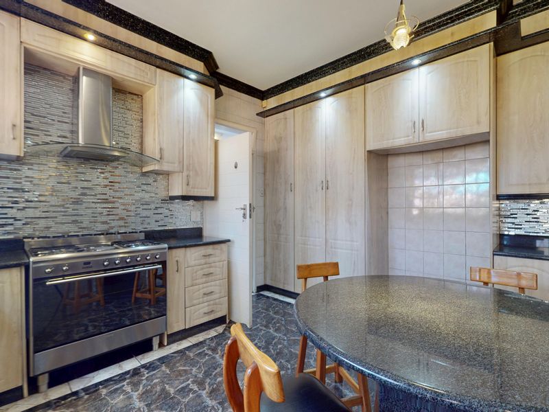 Lifestyle mansion for the large family - Photo 10