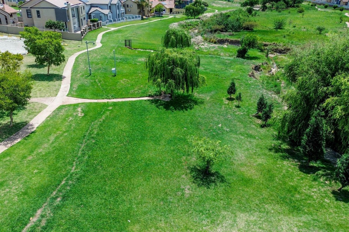 Ground floor unit in Summerfields Estate - Photo 2