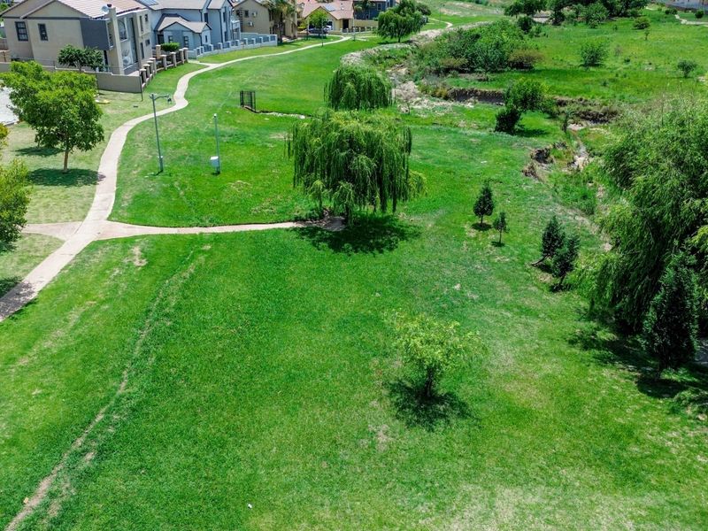 Ground floor unit in Summerfields Estate - Photo 2
