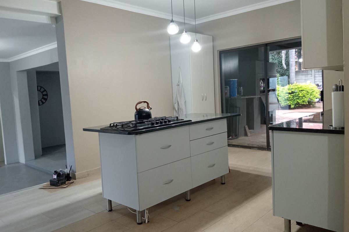 Newly Renovated Modern Four Bedroom House to let in Cashan - Photo 3