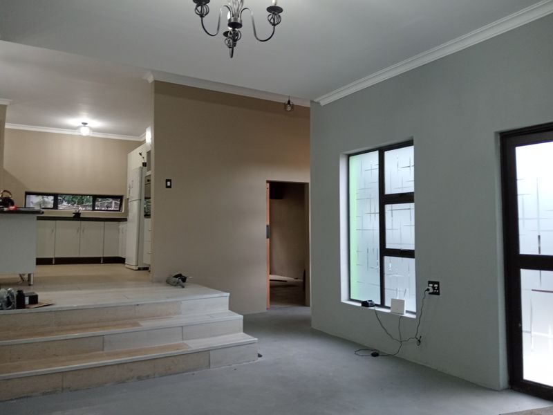 Newly Renovated Modern Four Bedroom House to let in Cashan - Photo 10