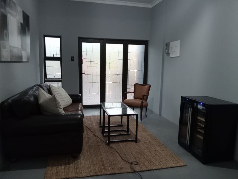 Newly Renovated Modern Four Bedroom House to let in Cashan - Photo 8