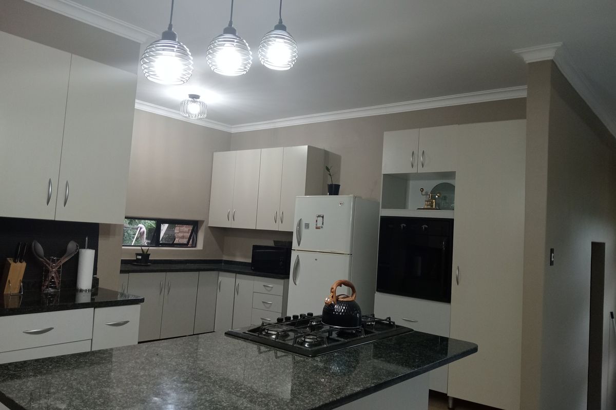 Newly Renovated Modern Four Bedroom House to let in Cashan - Photo 2