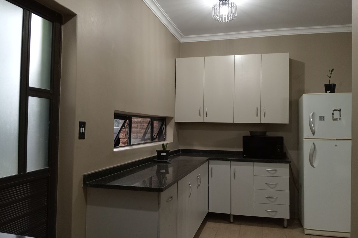 Newly Renovated Modern Four Bedroom House to let in Cashan - Photo 4