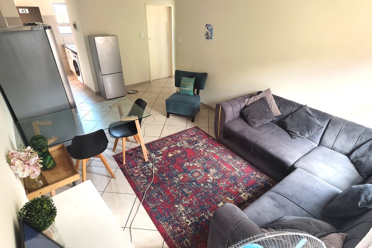 Elegant 2 Bedroom Apartment with En-Suite and Expansive Open Plan Living Space - Photo 5