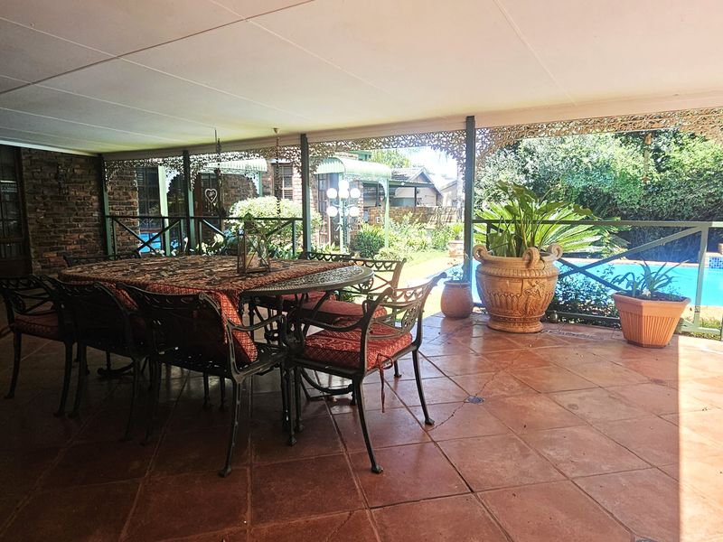 Spacious Family Home & Entertainer’s Dream in Sought-After Wierda Park - Photo 10