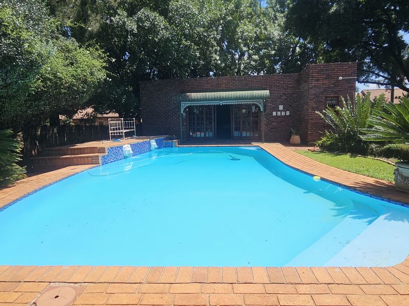 Spacious Family Home & Entertainer’s Dream in Sought-After Wierda Park - Photo 8