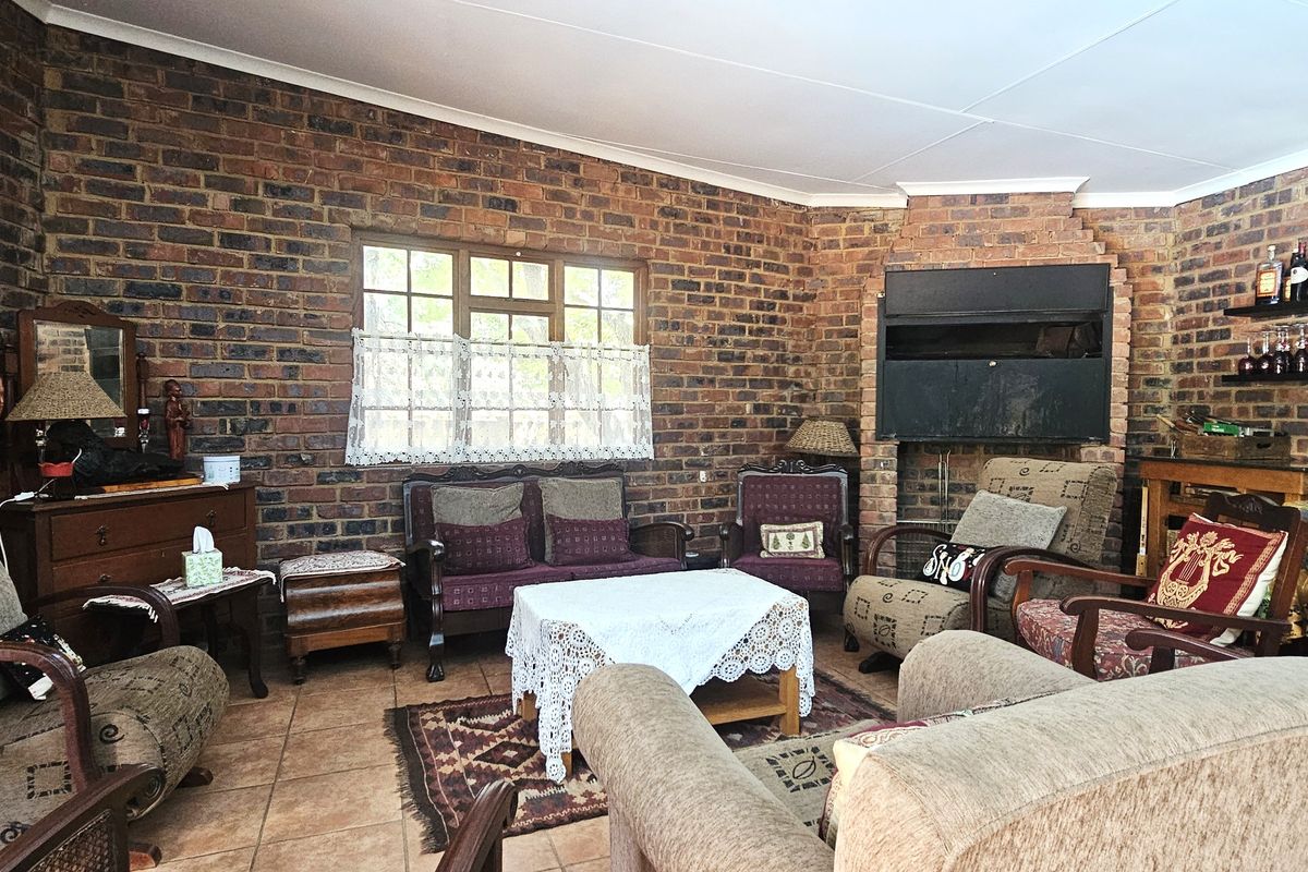 Spacious Family Home & Entertainer’s Dream in Sought-After Wierda Park - Photo 3
