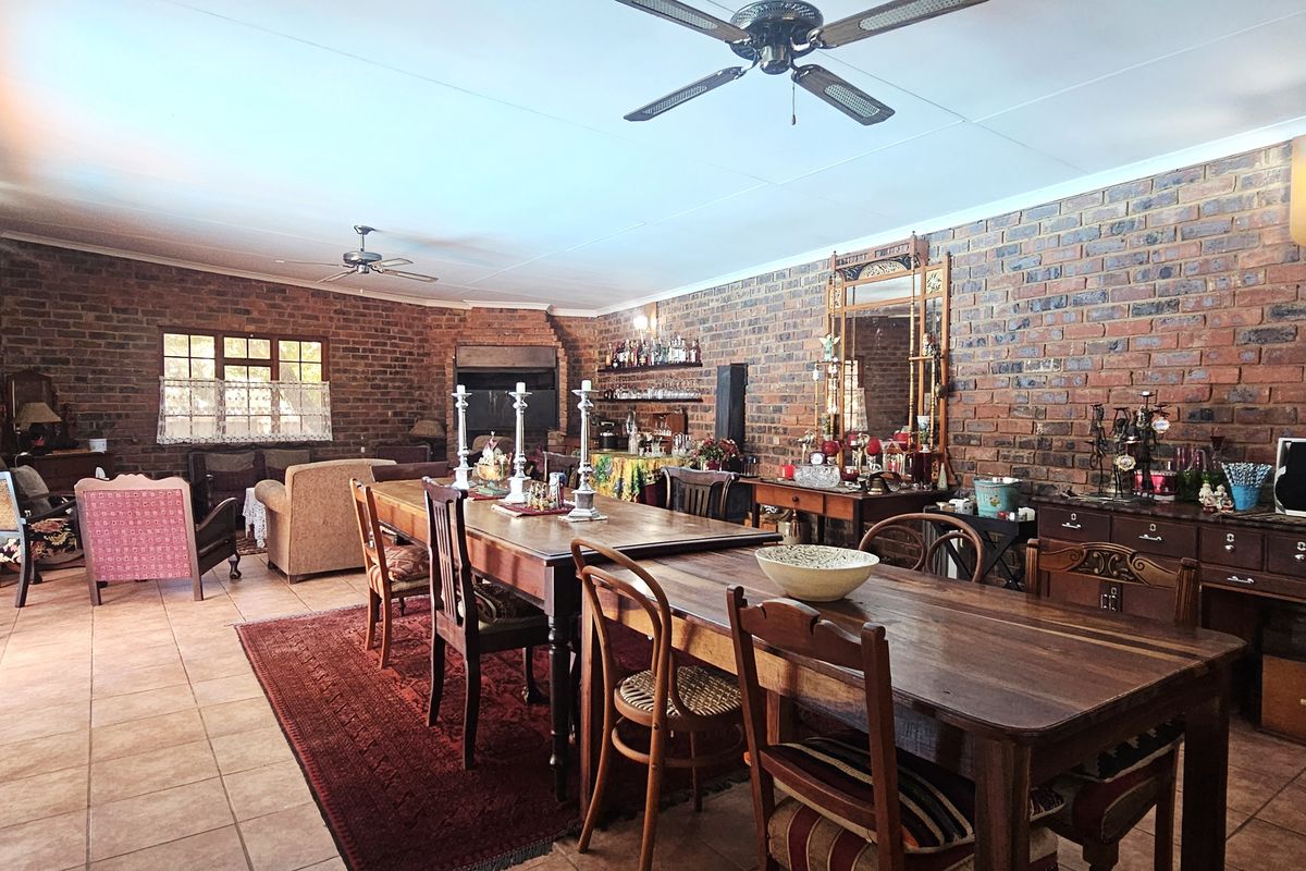Spacious Family Home & Entertainer’s Dream in Sought-After Wierda Park - Photo 2