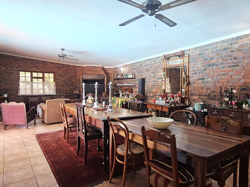 Spacious Family Home & Entertainer’s Dream in Sought-After Wierda Park - Photo 2