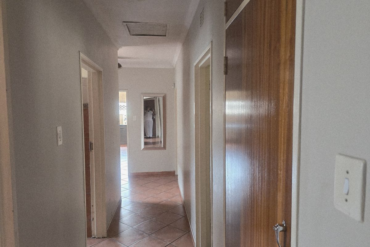 Charming 3-bedroom house for sale in Duvha Park, Witbank – perfect for families seeking comfort! - Photo 5