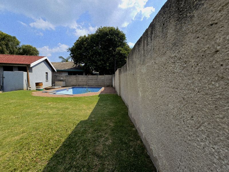Charming 3-bedroom house for sale in Duvha Park, Witbank – perfect for families seeking comfort! - Photo 8