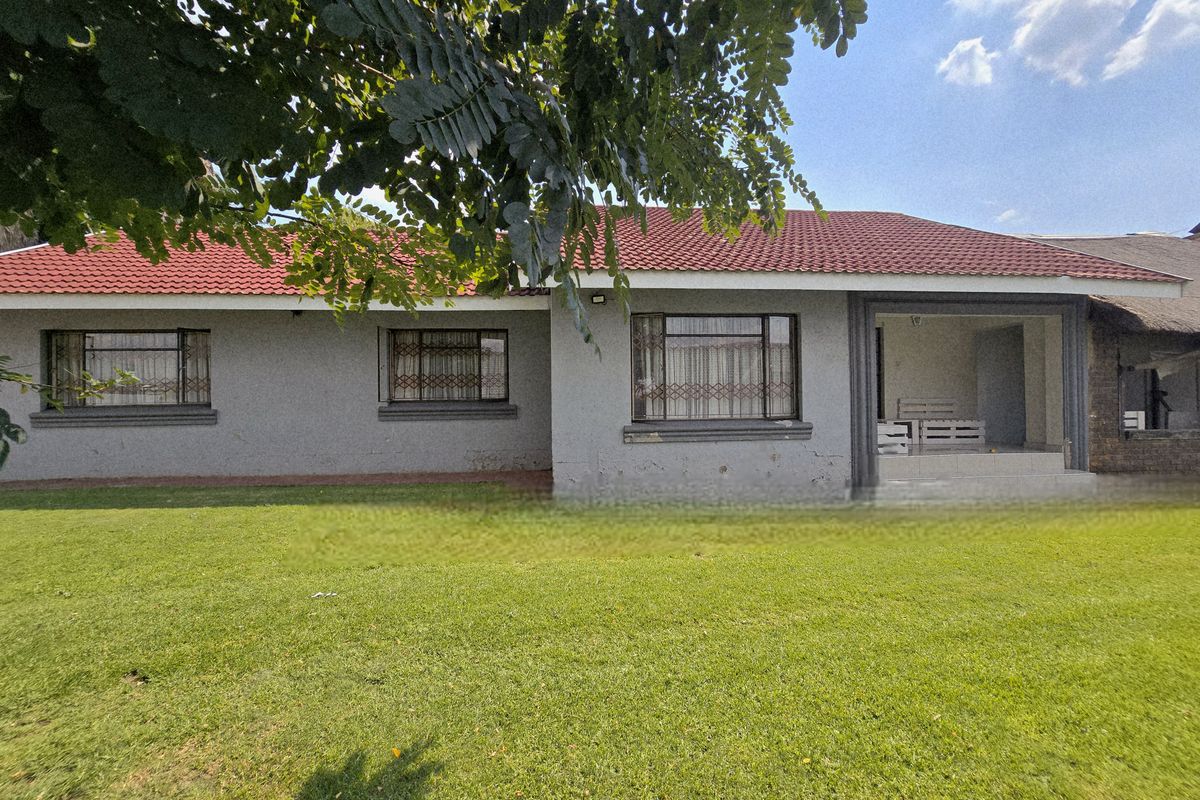 Charming 3-bedroom house for sale in Duvha Park, Witbank – perfect for families seeking comfort! - Photo 2