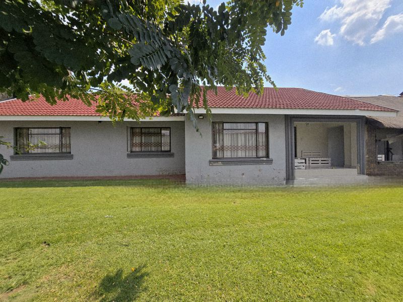 Charming 3-bedroom house for sale in Duvha Park, Witbank – perfect for families seeking comfort! - Photo 2