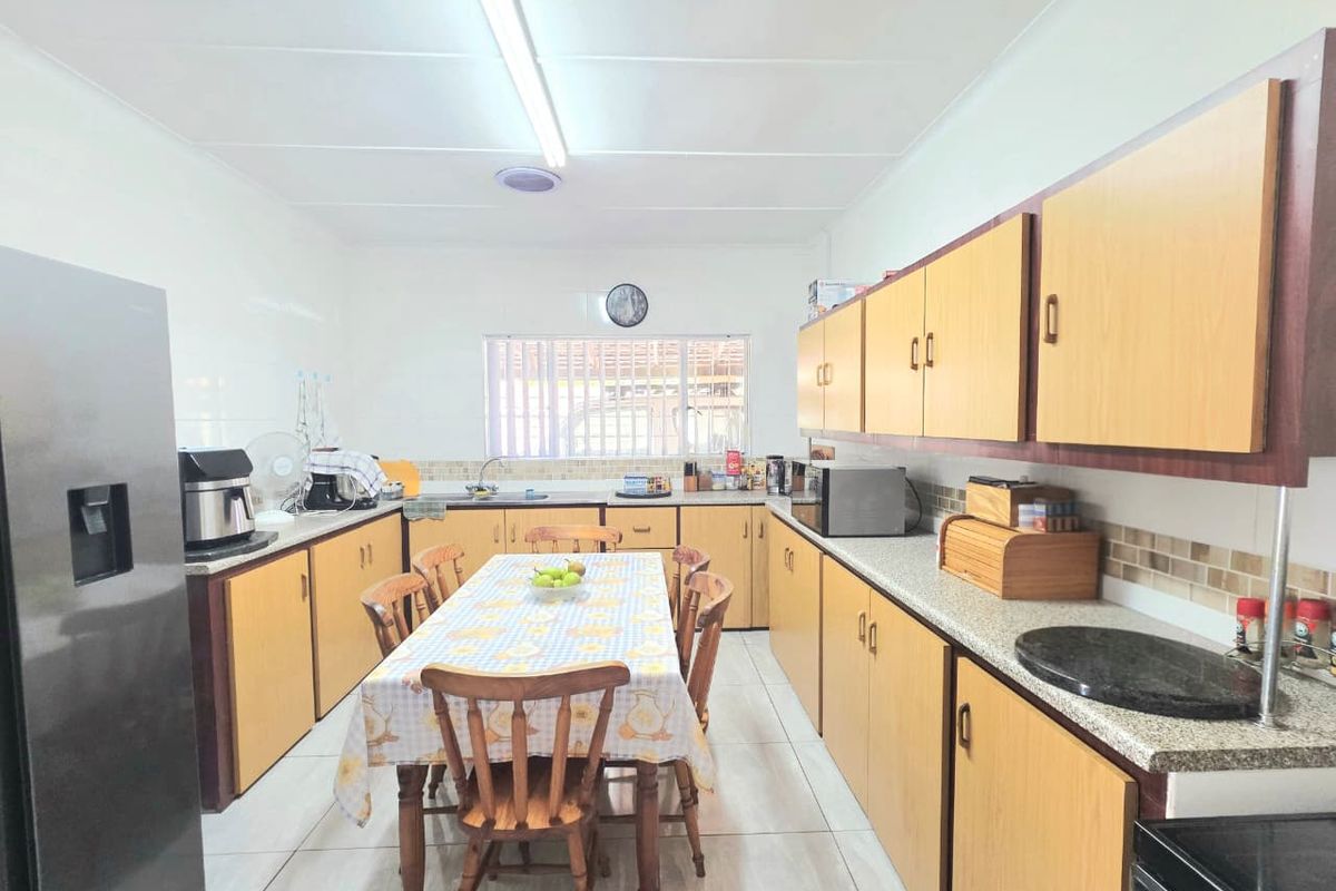 3 bedroom house - Photo 2