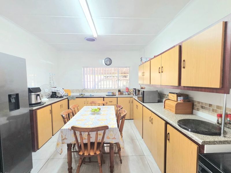 3 bedroom house - Photo 2