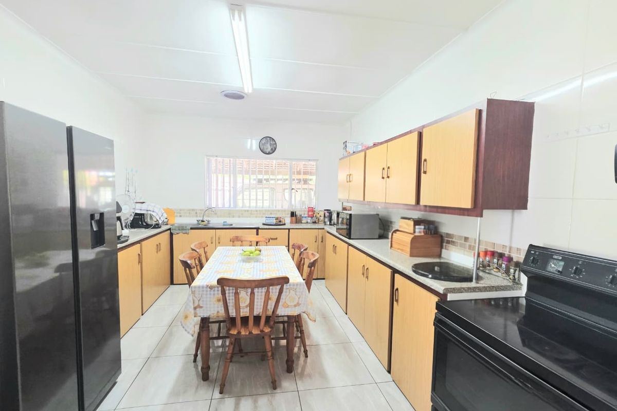 3 bedroom house - Photo 3