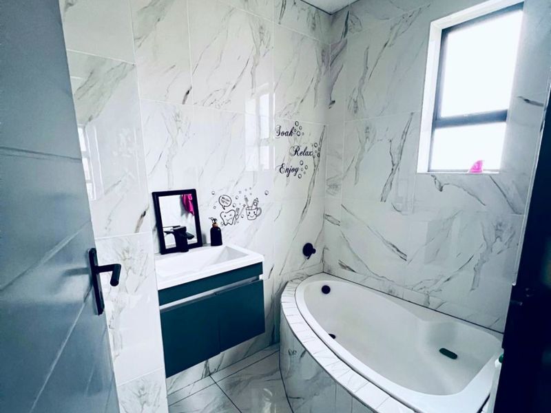 Lovely Apartment, Sea View - Photo 9