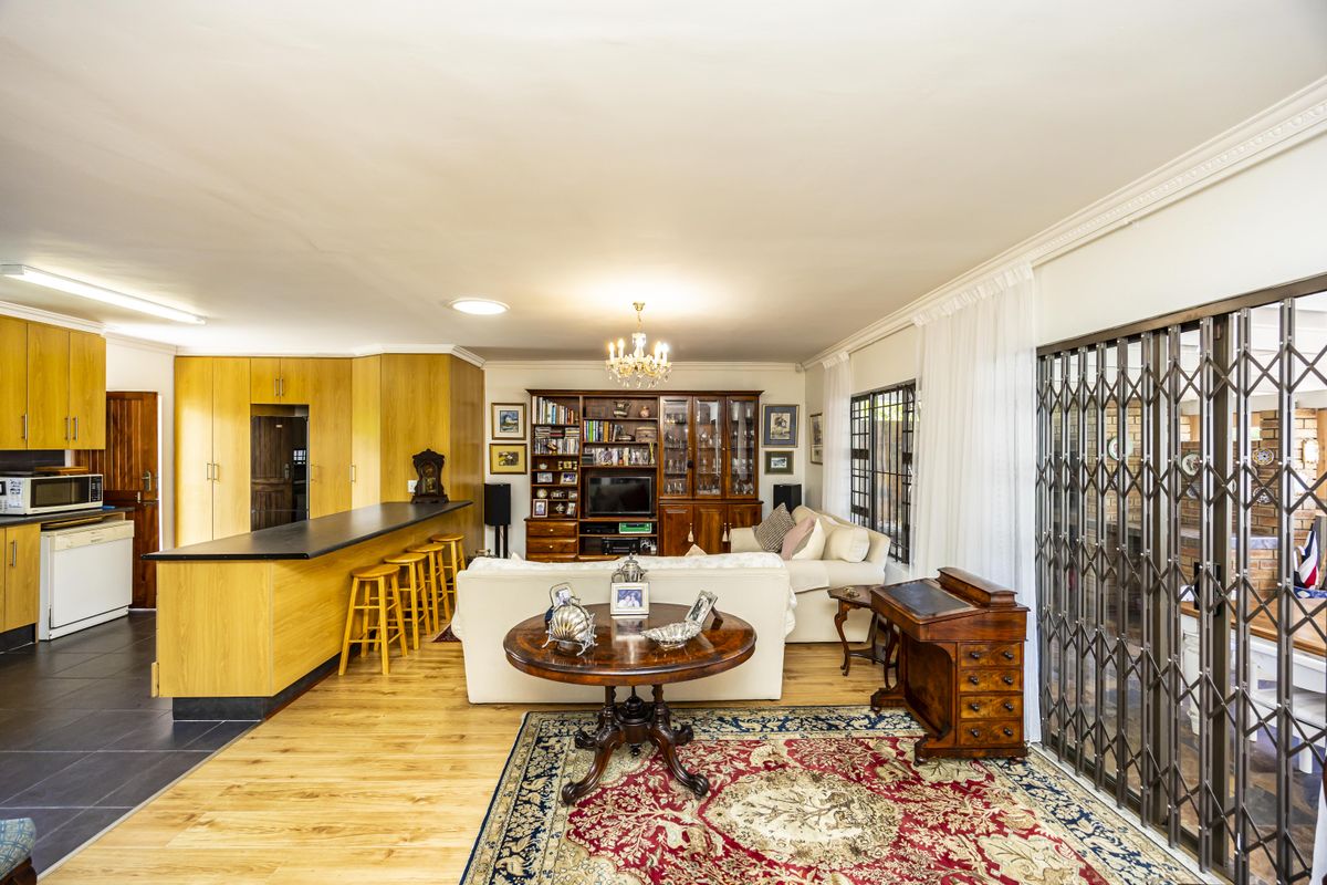 Secure, Elegant & Peaceful Living In Prime Nahoon/Bonnie Doon - Photo 2