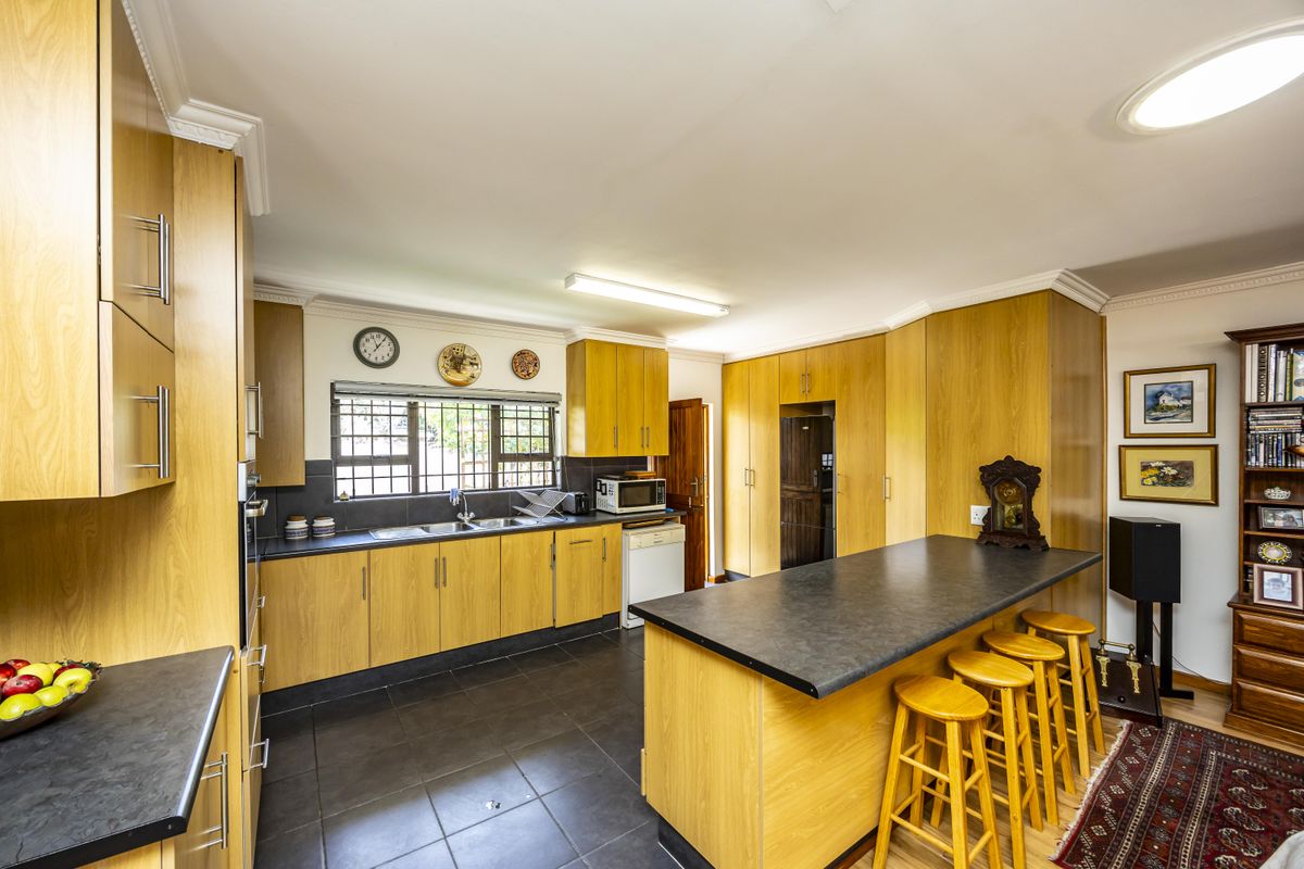 Secure, Elegant & Peaceful Living In Prime Nahoon/Bonnie Doon - Photo 3