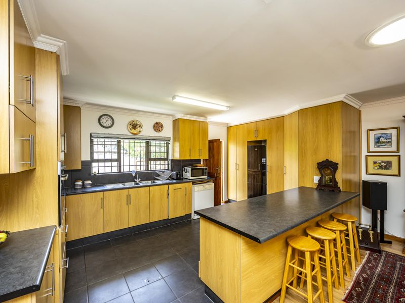 Secure, Elegant & Peaceful Living In Prime Nahoon/Bonnie Doon - Photo 3