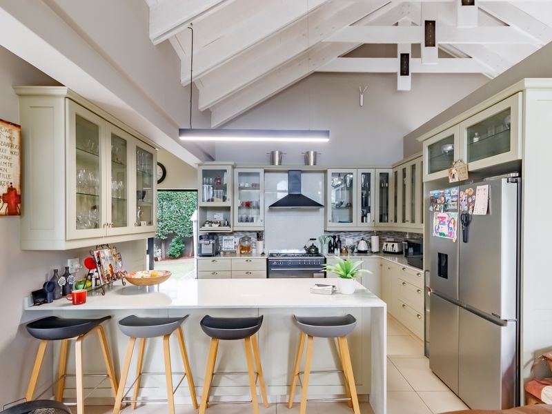 Where Effortless Living Meets Family Comfort - Photo 5