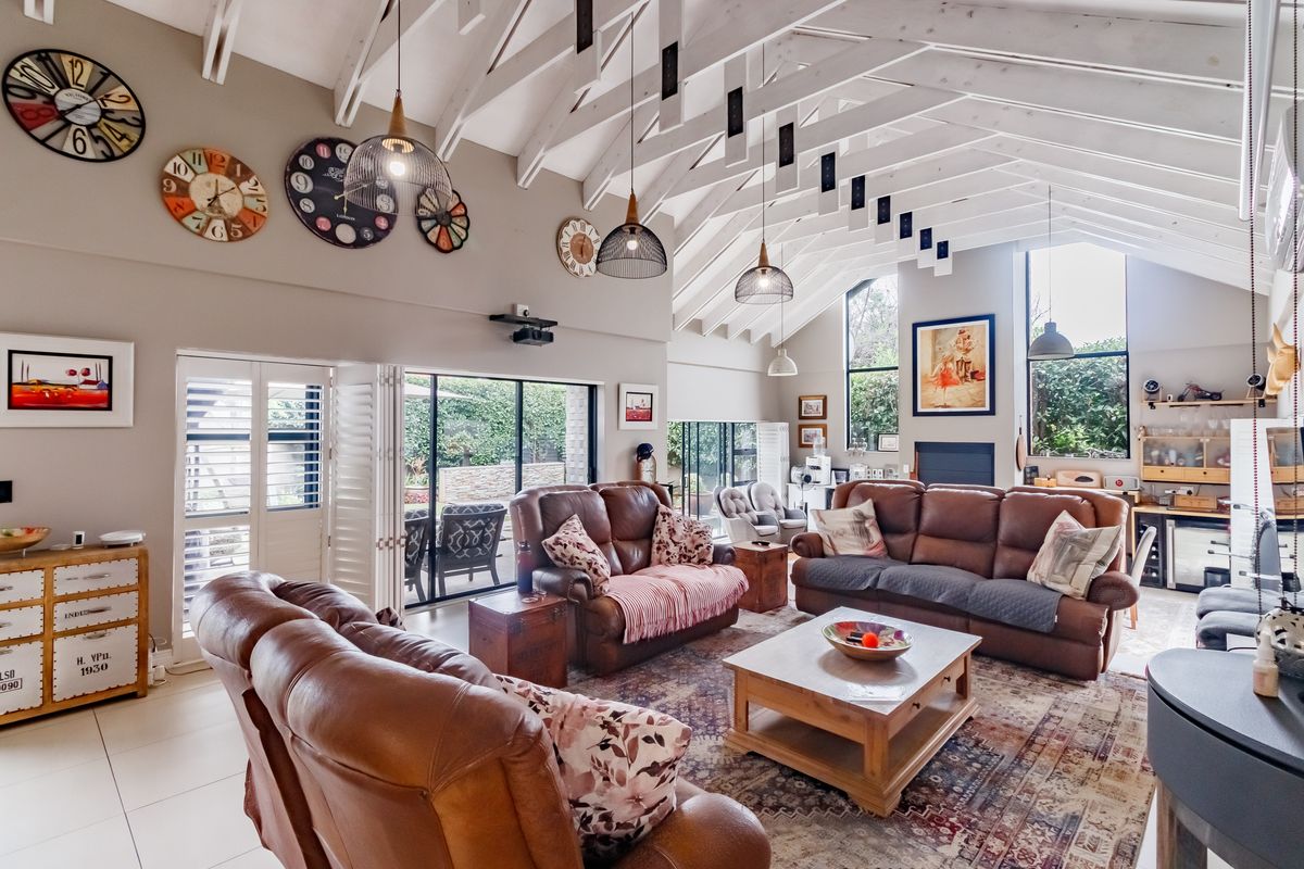 Where Effortless Living Meets Family Comfort - Photo 2