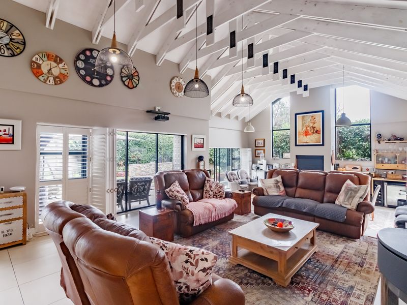 Where Effortless Living Meets Family Comfort - Photo 2