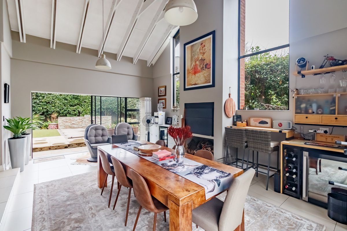 Where Effortless Living Meets Family Comfort - Photo 3