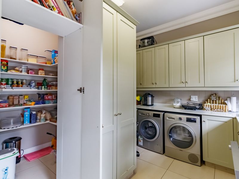 Where Effortless Living Meets Family Comfort - Photo 8