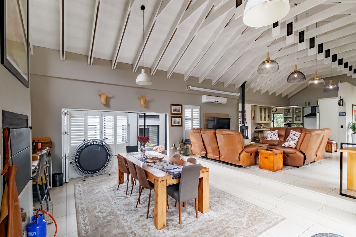 Where Effortless Living Meets Family Comfort - Photo 4