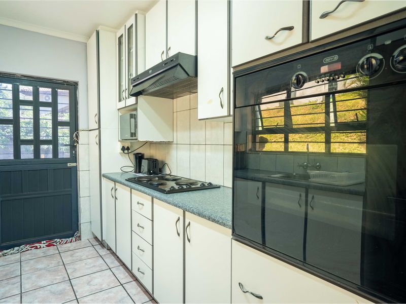 Spacious Family Home in Peaceful Doonheights - Photo 4