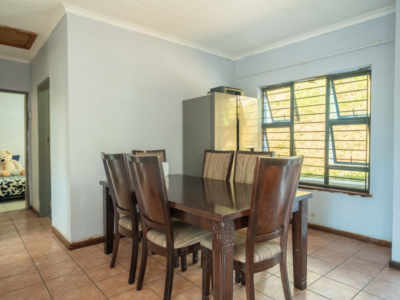 Spacious Family Home in Peaceful Doonheights - Photo 9