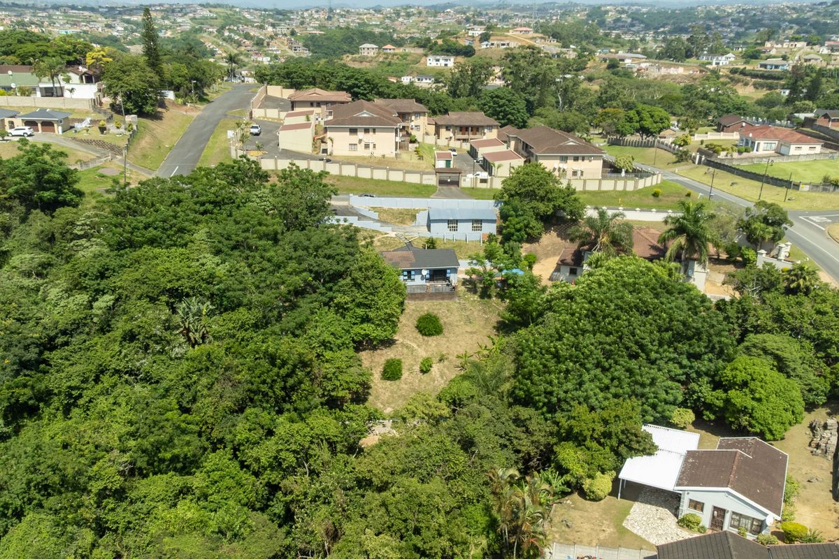 Spacious Family Home in Peaceful Doonheights - Photo 3